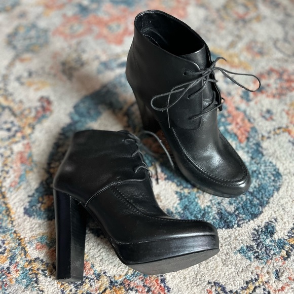 KELSI DAGGER EVONNA BLACK LACE UP ANKLE BOOTIES, 6.5M - Picture 4 of 8